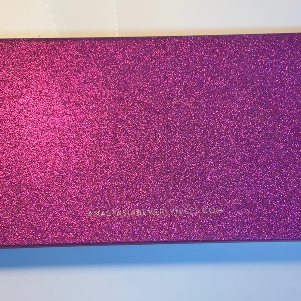 Anastasia Beverly Hills Lip Gloss Vault in Sparkling Purple Case - Picture 6 of 6